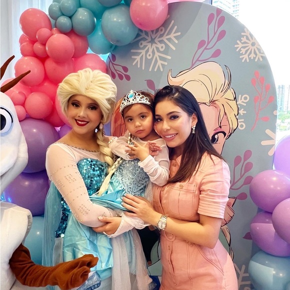 Meet your Posher! - Picture 6 of 6